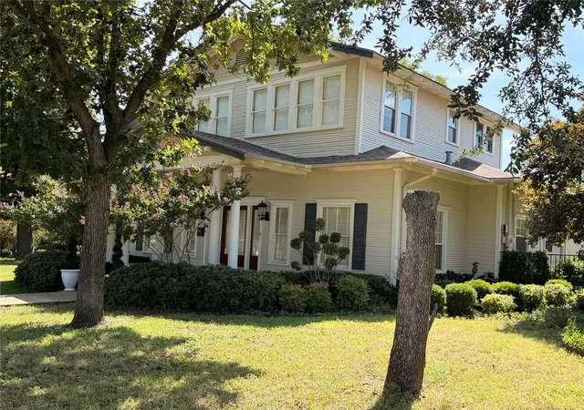 Photo 2 of Single family home for sale at 605 S Seaman St, Eastland, TX 76448 | MLS# 21346636 | Listing updated on 2026-09-30