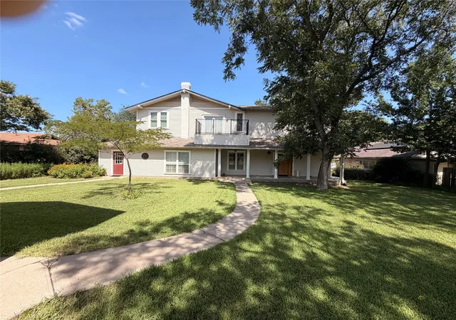 Photo 3 of Single family home for sale at 605 S Seaman St, Eastland, TX 76448 | MLS# 21346636 | Listing updated on 2026-09-30