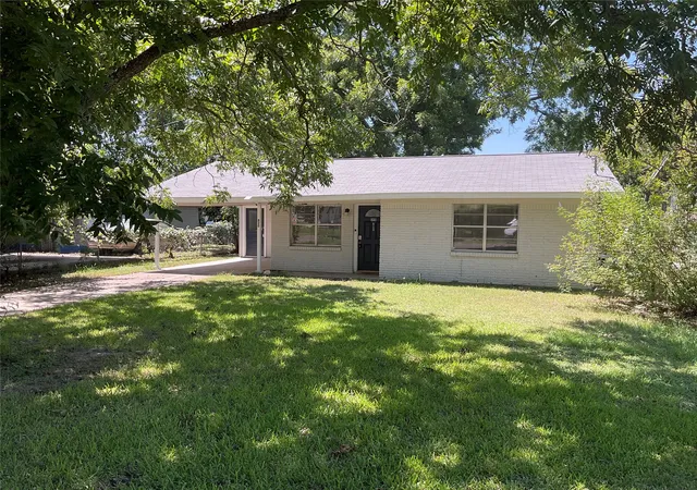 Photo 1 of Single family home for sale at 820 Coleman St, Marlin, TX 76661 | MLS# 21339718 | Listing updated on 2026-08-01