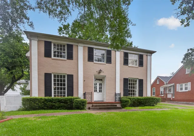 Photo 2 of Single family home for sale at 838 Mccormick St, Shreveport, LA 71104 | MLS# 21347150 | Listing updated on 2026-08-01