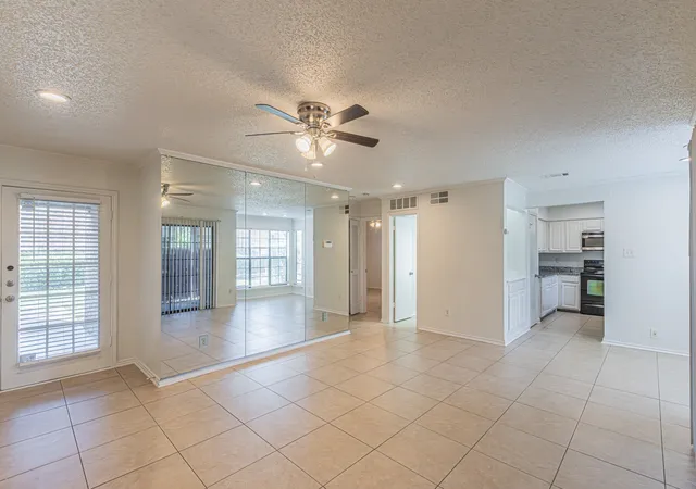 Listing Photo 5 - Condo for sale in building located at 2728 Copper Creek Dr, Arlington, TX 76006 - Unit #107