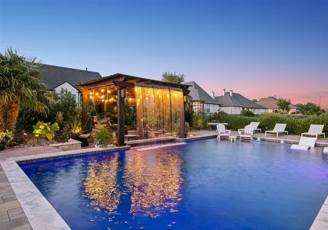 Photo 3 of Sale Pending at 317 Knights Trl, Rockwall, TX 75032 | MLS# 21344702 | Listing updated on 2026-09-09