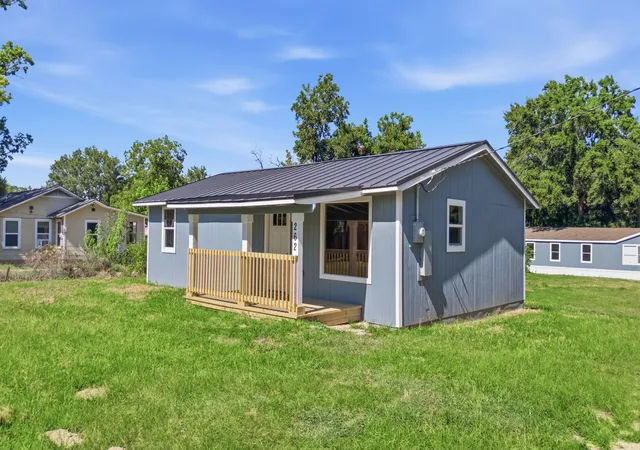 Photo 1 of Single family home for sale at 2621 Cotten Rd, Tyler, TX 75704 | MLS# 21317667 | Listing updated on 2026-08-01