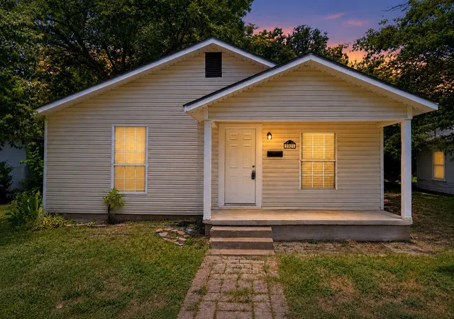 Photo 1 of Single family home for sale at 2321 Alexander Ave, Waco, TX 76708 | MLS# 21347352 | Listing updated on 2026-09-08