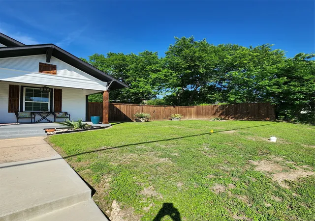 Photo 2 of Single family home for sale at 607 Dr Martin Luther King Jr Blvd, Waxahachie, TX 75165 | MLS# 21346533 | Listing updated on 2026-08-01