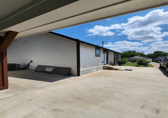 Photo 3 of Single family home for sale at 607 Dr Martin Luther King Jr Blvd, Waxahachie, TX 75165 | MLS# 21346533 | Listing updated on 2026-08-01