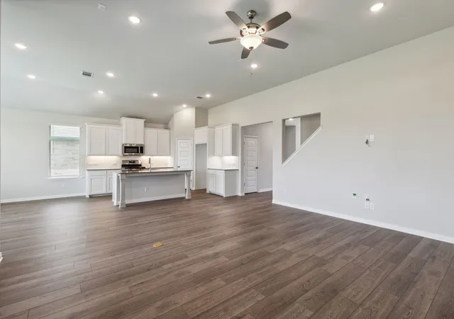 Photo 3 of Single family home for sale at 724 Metallic Tree Ln, Van Alstyne, TX 75495 | MLS# 21347411 | Listing updated on 2026-08-01