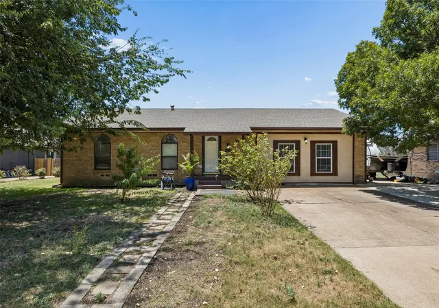 Photo 1 of Single family home for sale at 111 Dunn St, Red Oak, TX 75154 | MLS# 21347418 | Listing updated on 2026-09-12