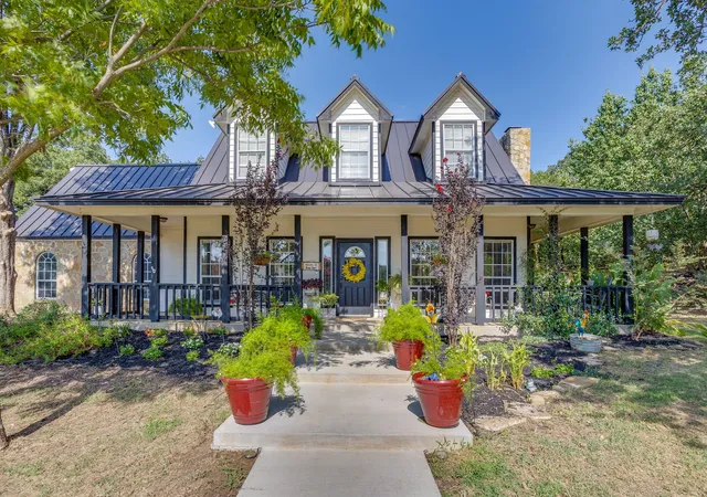Photo 1 of Single family home for sale at 1129 Crazy Horse Trl, Burleson, TX 76028 | MLS# 21347300 | Listing updated on 2026-09-19
