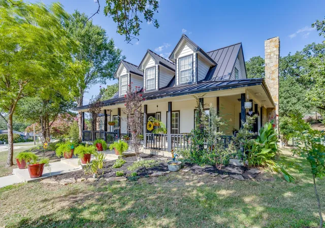 Photo 2 of Single family home for sale at 1129 Crazy Horse Trl, Burleson, TX 76028 | MLS# 21347300 | Listing updated on 2026-09-19