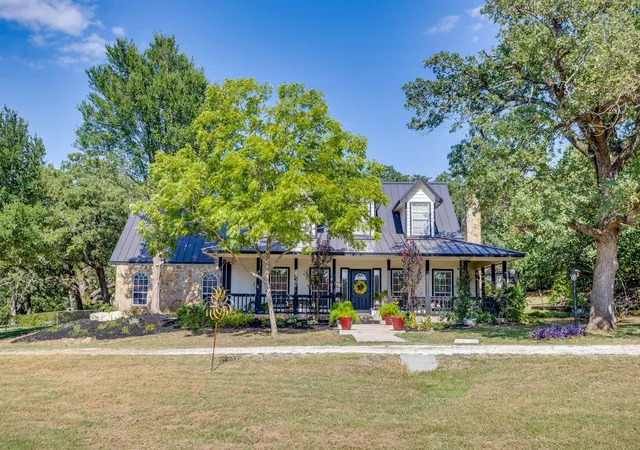 Photo 3 of Single family home for sale at 1129 Crazy Horse Trl, Burleson, TX 76028 | MLS# 21347300 | Listing updated on 2026-09-19