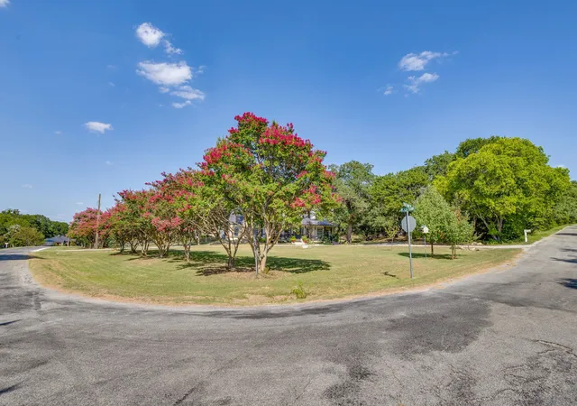 Photo 3 of Single family home for sale at 1129 Crazy Horse Trl, Burleson, TX 76028 | MLS# 21347300 | Listing updated on 2026-09-19