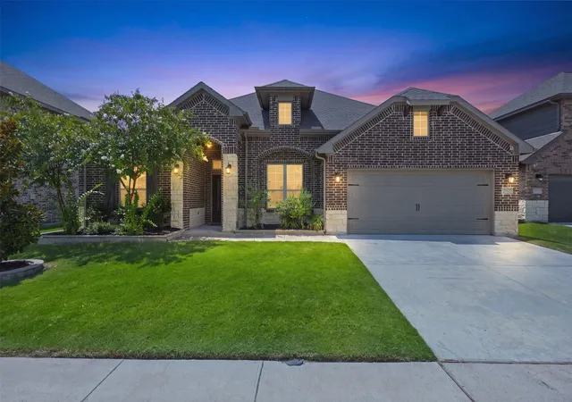 Photo 3 of Sale Pending at 5925 Scottsdale Ln, Fort Worth, TX 76179 | MLS# 21334025 | Listing updated on 2026-09-15