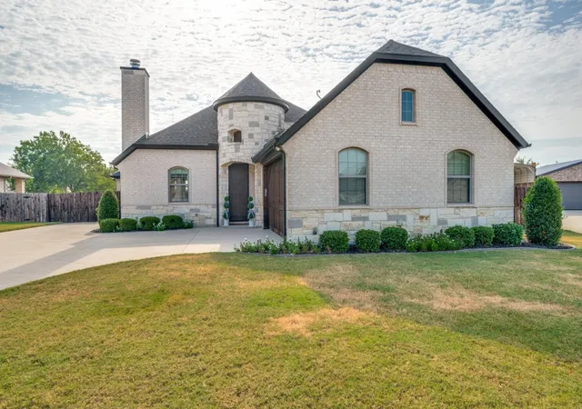 Photo 2 of Single family home for sale at 551 Chandler Ct, Pilot Point, TX 76258 | MLS# 21346612 | Listing updated on 2026-09-06