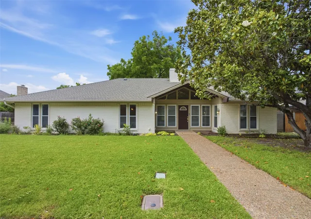 Photo 1 of Single family home for sale at 5440 Northcrest Rd, Fort Worth, TX 76107 | MLS# 21346058 | Listing updated on 2026-08-01