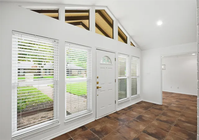Photo 3 of Single family home for sale at 5440 Northcrest Rd, Fort Worth, TX 76107 | MLS# 21346058 | Listing updated on 2026-08-01