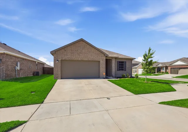 Photo 1 of Sale Pending at 5345 Hull Ct, Fort Worth, TX 76179 | MLS# 21344323 | Listing updated on 2026-09-14