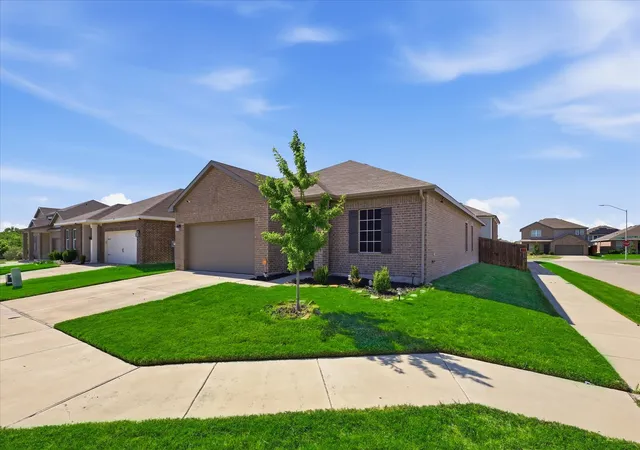 Photo 2 of Sale Pending at 5345 Hull Ct, Fort Worth, TX 76179 | MLS# 21344323 | Listing updated on 2026-09-14