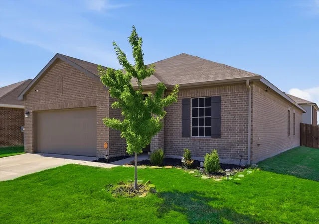 Photo 3 of Sale Pending at 5345 Hull Ct, Fort Worth, TX 76179 | MLS# 21344323 | Listing updated on 2026-09-14