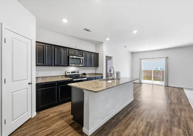 Photo 3 of Sale Pending at 5345 Hull Ct, Fort Worth, TX 76179 | MLS# 21344323 | Listing updated on 2026-09-14