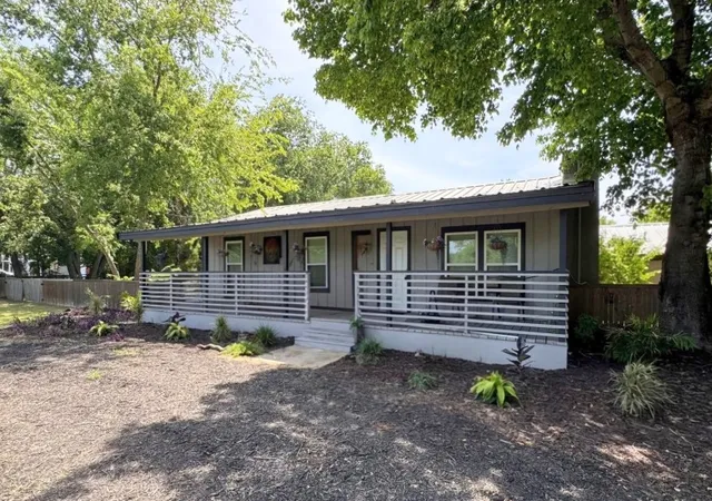 Photo 2 of Single family home for sale at 1101 Redoak Dr, Quinlan, TX 75474 | MLS# 21347342 | Listing updated on 2026-08-01