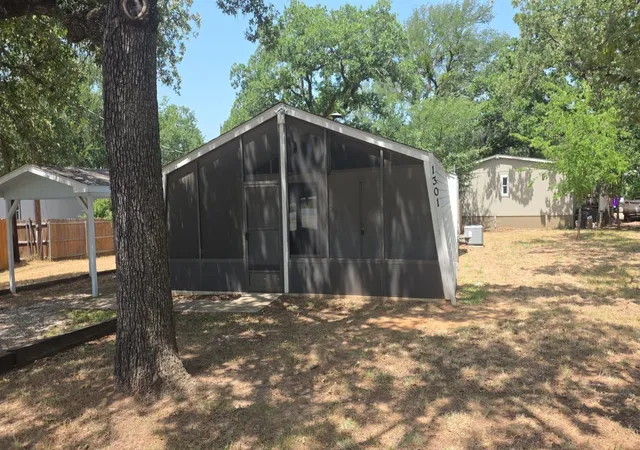 Photo 1 of Sale Pending at 1301 Pelican Cir, Azle, TX 76020 | MLS# 21347504 | Listing updated on 2026-09-27