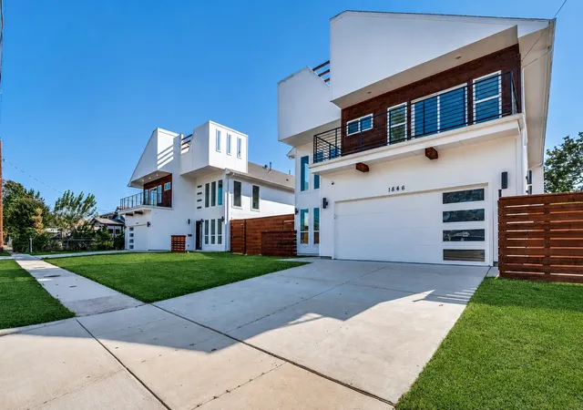 Single family home for sale at 1846 Nomas St, Dallas, TX 75212 | MLS# 21343022