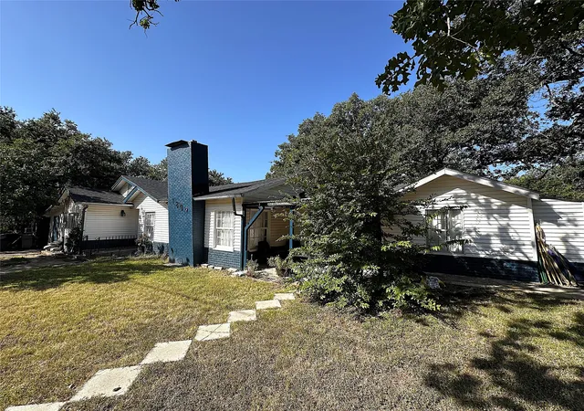 Photo 2 of Single family home for sale at 1809 12th St, Brownwood, TX 76801 | MLS# 21336455 | Listing updated on 2026-08-01