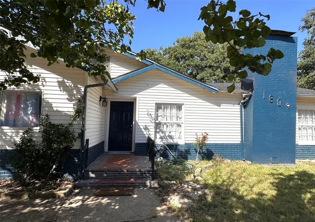 Photo 3 of Single family home for sale at 1809 12th St, Brownwood, TX 76801 | MLS# 21336455 | Listing updated on 2026-08-01