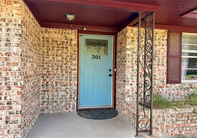 Photo 2 of Single family home for sale at 201 Collins Dr, Terrell, TX 75160 | MLS# 21346139 | Listing updated on 2026-09-10