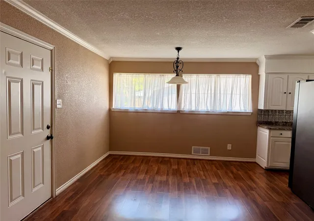 Photo 4 of Single family home for sale at 201 Collins Dr, Terrell, TX 75160 | MLS# 21346139 | Listing updated on 2026-09-10