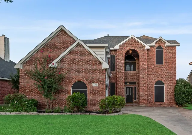 Photo 1 of Single family home for sale at 2212 Nottingham St, Flower Mound, TX 75028 | MLS# 21347522 | Listing updated on 2026-10-04
