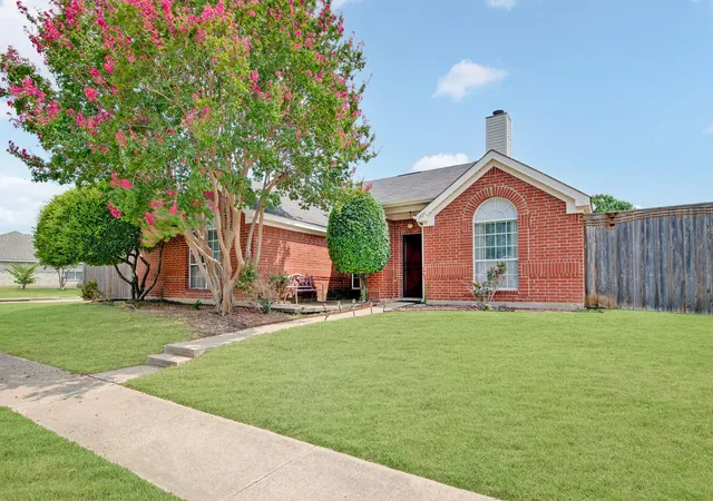 Photo 2 of Single family home for sale at 1926 Oak Bend Ln, Garland, TX 75040 | MLS# 21347546 | Listing updated on 2026-09-12