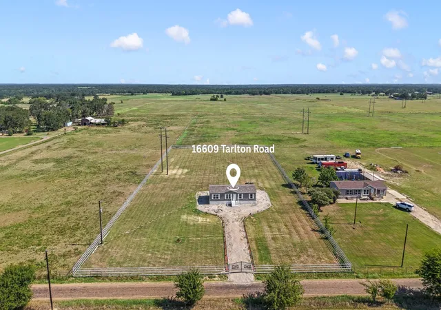 Photo 3 of Manufactured home for sale at 16609 Tarlton Road, Mabank, TX 75147 | MLS# 21347430 | Listing updated on 2026-08-01