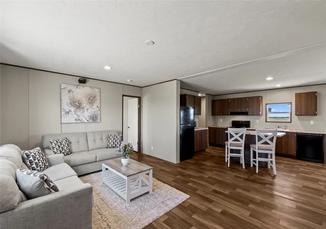 Photo 4 of Manufactured home for sale at 16609 Tarlton Road, Mabank, TX 75147 | MLS# 21347430 | Listing updated on 2026-09-29