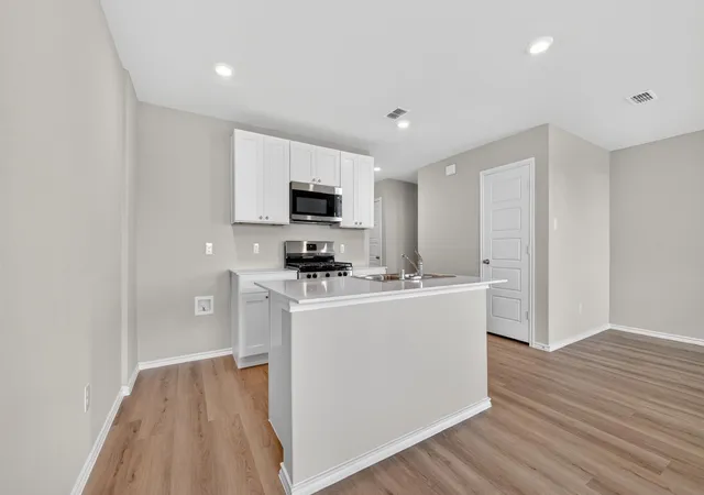 Photo 2 of Sale Pending at 172 Hibiscus Dr, Boyd, TX 76023 | MLS# 21347146 | Listing updated on 2026-09-11