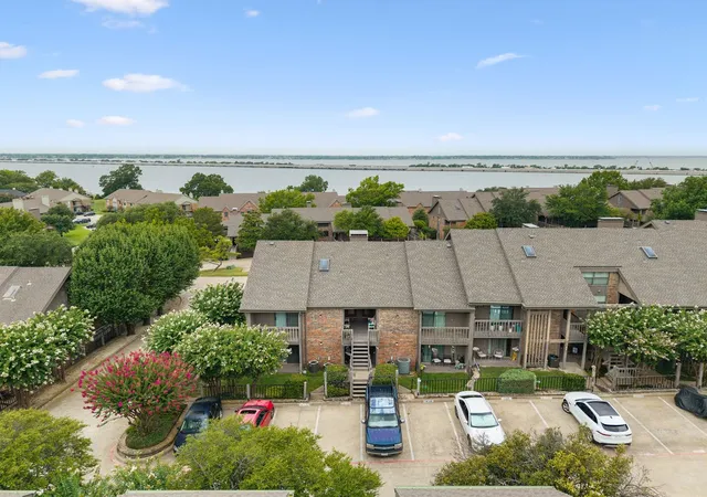 Photo 3 of Condo for sale at 1110 Signal Ridge Pl, Rockwall, TX 75032 | MLS# 21344759 | Listing updated on 2026-08-01