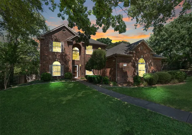 Photo 2 of Single family home for sale at 725 Big Horn Trl, Crowley, TX 76036 | MLS# 21346435 | Listing updated on 2026-09-10