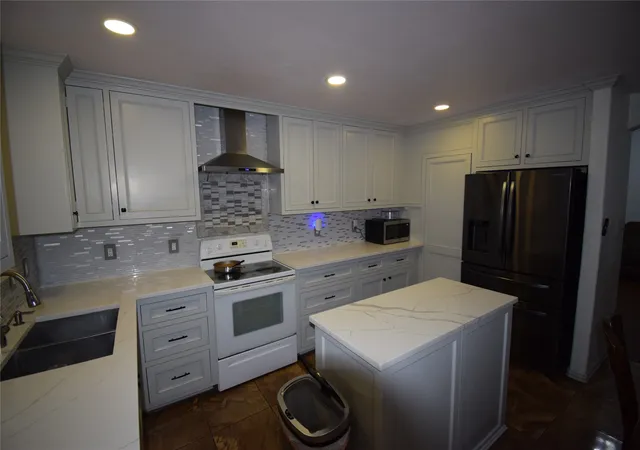 Photo 2 of Single family home for sale at 8516 Torreon Ct, Dallas, TX 75217 | MLS# 21347369 | Listing updated on 2026-08-01
