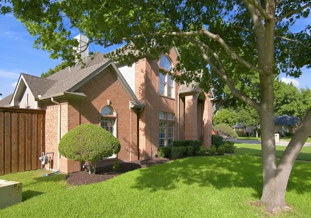 Photo 2 of Single family home for sale at 94 Bremen Dr, Hurst, TX 76054 | MLS# 21347625 | Listing updated on 2026-09-13