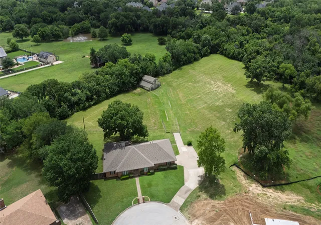 Photo 4 of Single family home for sale at 1215 Oakwood Trl, Southlake, TX 76092 | MLS# 21343826 | Listing updated on 2026-09-14
