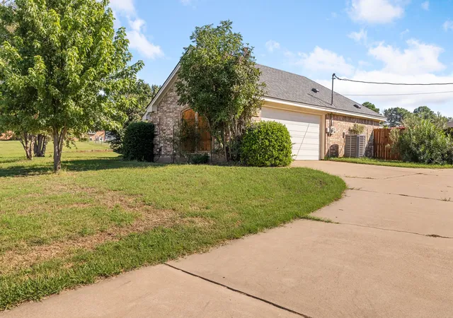 Photo 3 of Single family home for sale at 2609 Castle Rd, Burleson, TX 76028 | MLS# 21347635 | Listing updated on 2026-08-02