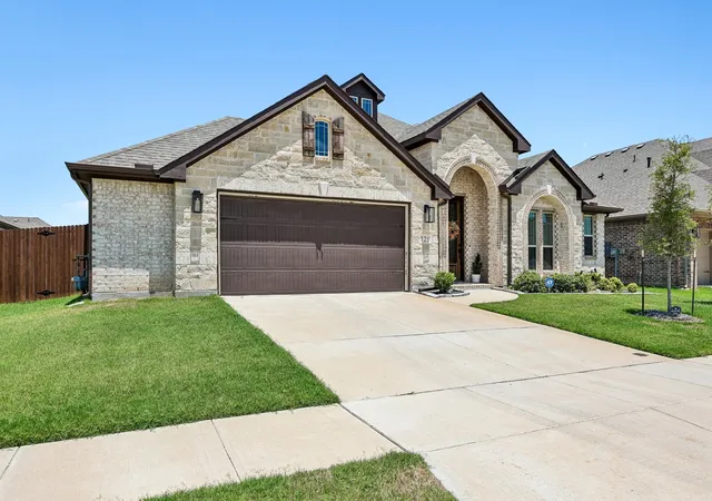 Photo 3 of Single family home for sale at 121 Claywood Dr, Glenn Heights, TX 75154 | MLS# 21341852 | Listing updated on 2026-08-02
