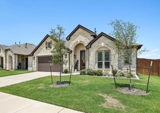 Photo 3 of Single family home for sale at 121 Claywood Dr, Glenn Heights, TX 75154 | MLS# 21341852 | Listing updated on 2026-08-02