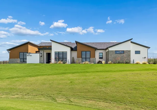 Photo 1 of Sale Pending at 12311 Bella Cirro Dr, Fort Worth, TX 76126 | MLS# 21347662 | Listing updated on 2026-09-08
