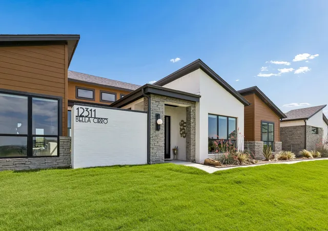 Photo 2 of Sale Pending at 12311 Bella Cirro Dr, Fort Worth, TX 76126 | MLS# 21347662 | Listing updated on 2026-09-08
