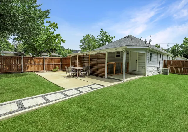 Photo 3 of Single family home for sale at 1200 Lela St, Mc Kinney, TX 75069 | MLS# 21347608 | Listing updated on 2026-09-12