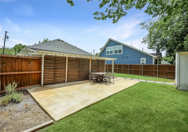 Photo 4 of Single family home for sale at 1200 Lela St, Mc Kinney, TX 75069 | MLS# 21347608 | Listing updated on 2026-09-12