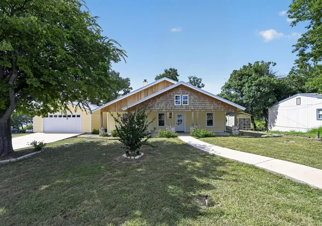 Photo 1 of Single family home for sale at 7228 Emerald Dr, Brownwood, TX 76801 | MLS# 21347670 | Listing updated on 2026-09-19