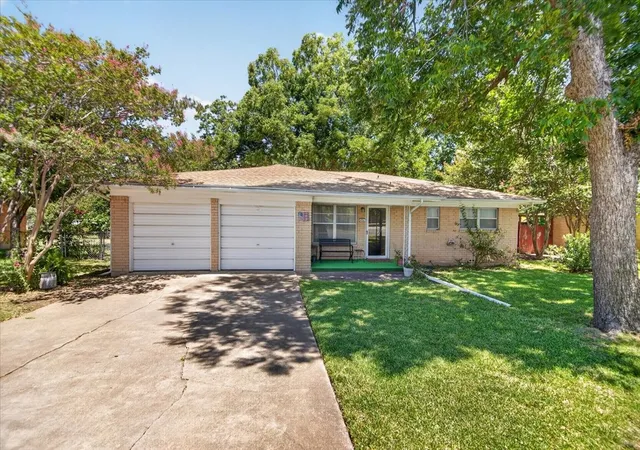 Photo 1 of Single family home for sale at 307 Estates Dr, Woodway, TX 76712 | MLS# 21347516 | Listing updated on 2026-09-09